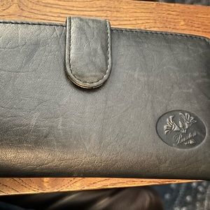 Buxton beautiful leather wallet.